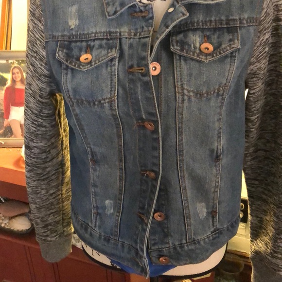 Adorable jean jacket perfect condition - Picture 4 of 5